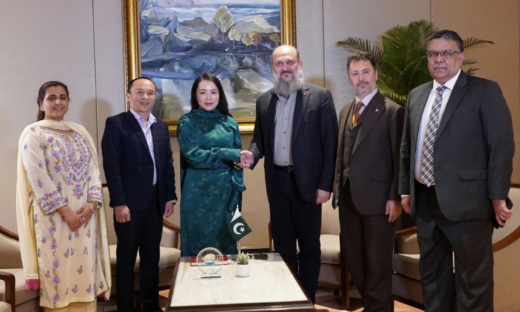 Ngài Jam Kamal Khan, Bộ trưởng Thương mại Pakistan và Ngài Kohdayar Marri, Đại sứ Pakistan tại Việt Nam làm việc với Viện Quản trị Chính sách nhằm thúc đẩy hợp tác thương mại giữa hai nước.