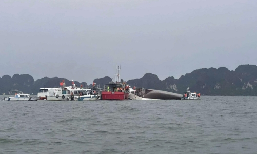 Thủ tướng Chính phủ yêu cầu khẩn trương tìm kiếm cứu nạn, khắc phục hậu quả vụ lật tàu tại Quảng Ninh