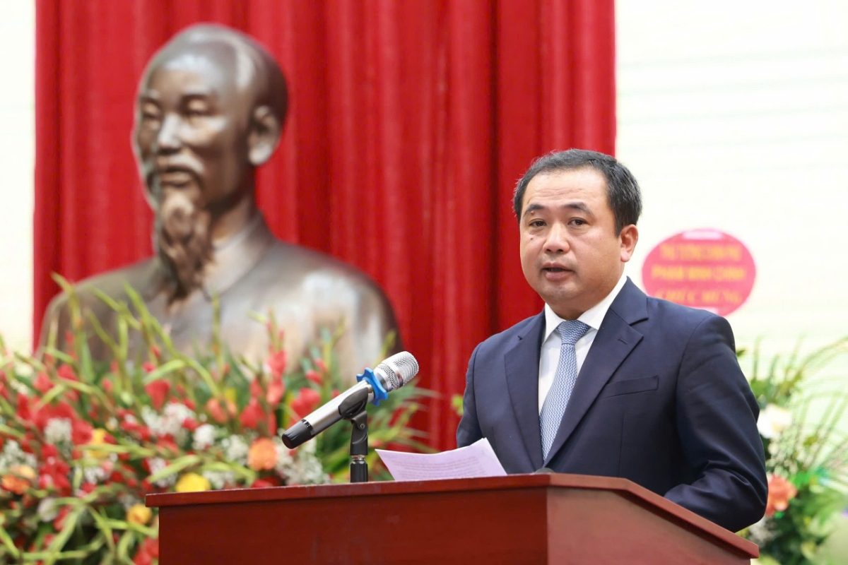 Quyền Bộ trưởng Bộ N&ocirc;ng nghiệp v&agrave; M&ocirc;i trường Trần Đức Thắng ph&aacute;t biểu nhận nhiệm vụ.