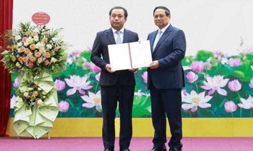 Thủ tướng trao quyết định giao quyền Bộ trưởng Bộ Nông nghiệp và Môi trường cho ông Trần Đức Thắng