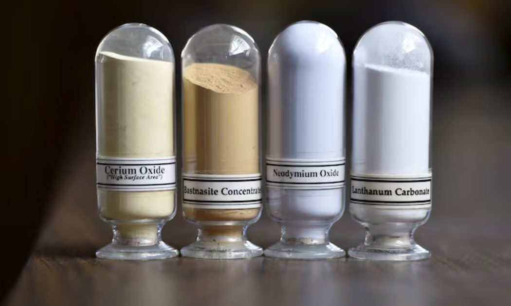 Các mẫu khoáng chất đất hiếm từ trái sang, Cerium oxide, Bastnasite, Neodymium oxide và Lanthanum carbonate được trưng bày tại một cơ sở của công ty Molycorp tại Mountain Pass, California, Mỹ - Ảnh: Reuters