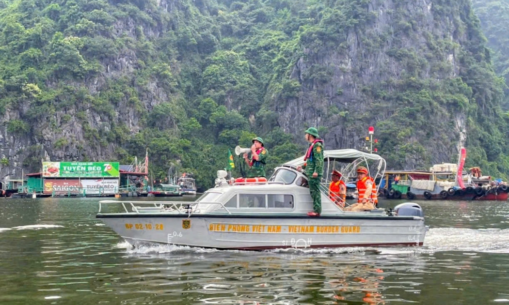 Bộ đội Biên phòng Hải Phòng kêu gọi phương tiện di chuyển tránh trú bão