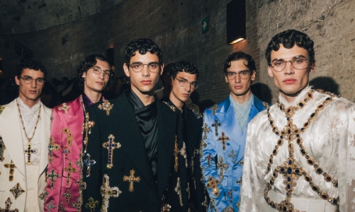 Khi thời trang cũng hướng đến niềm tin