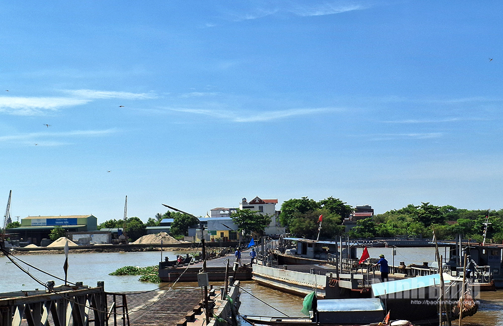 Cầu phao Ninh Cường dừng hoạt động từ 9 giờ ngày 21/7/2025 để chủ động phòng, chống bão số 3. Ảnh: Thành Trung
