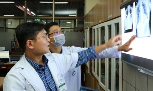 Bộ trưởng Bộ Y tế: Tiếp tục cải cách tiền lương, phụ cấp đối với  người làm việc tại các cơ sở y tế công lập  