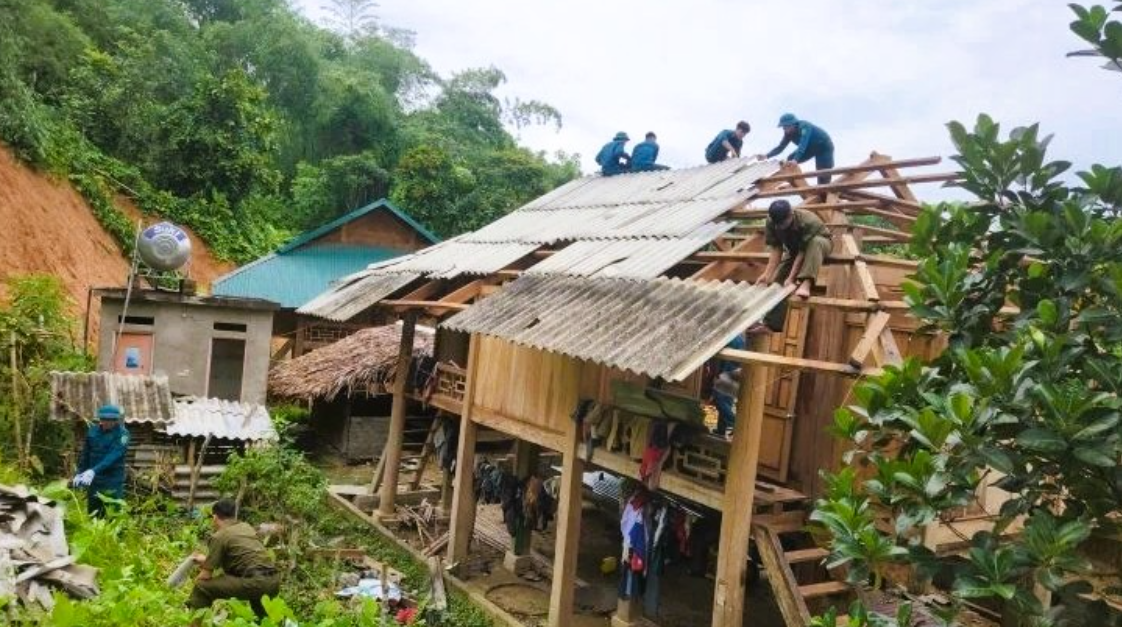 Bão số 3 chưa vào, Thanh Hóa đã có hàng trăm ngôi nhà bị tốc mái, hư hỏng do mưa giông