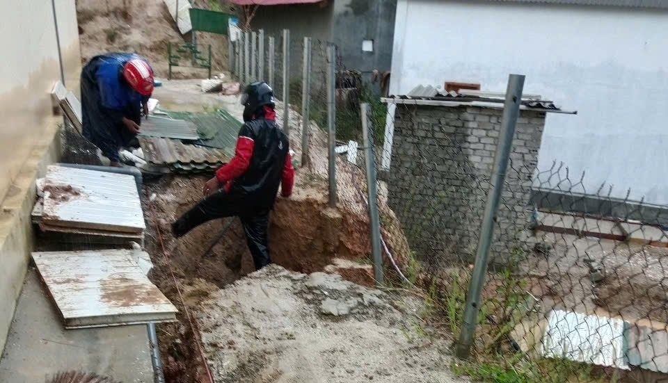 Điểm sạt lở ở Trường Mầm non Nậm Nh&oacute;ng (x&atilde; Tri Lễ). Ảnh: Nguyễn Nguyệt