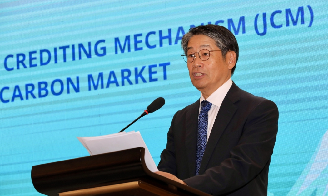 Đại sứ Nhật Bản tại Việt Nam Ito Naoki phát biểu tại diễn đàn “Thúc đẩy doanh nghiệp tham gia cơ chế tín chỉ chung (JCM) hướng tới sẵn sàng cho thị trường carbon tại Việt Nam”, ngày 22/7/2025. Ảnh: Việt Dũng.