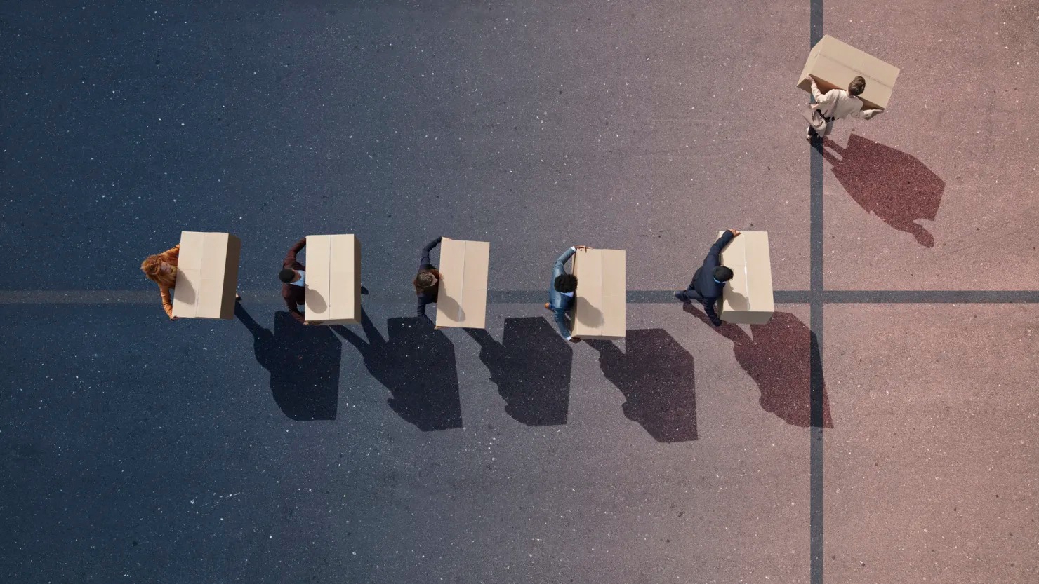 Các chuyên gia cho rằng việc cắt giảm nhân sự trong bối cảnh áp dụng AI quy mô lớn không thể chỉ là sự trùng hợp ngẫu nhiên. Ảnh minh họa