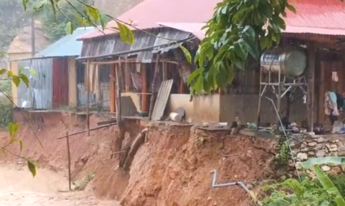 Mưa lớn dồn dập gây ngập lụt diện rộng, sạt lở đất, lũ quét xuất hiện