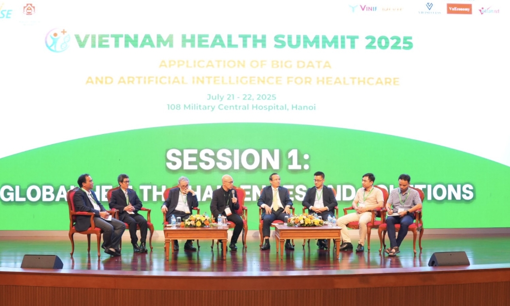 Toàn cảnh phiên thảo luận bàn tròn tại Diễn đàn Y tế Việt Nam 2025.