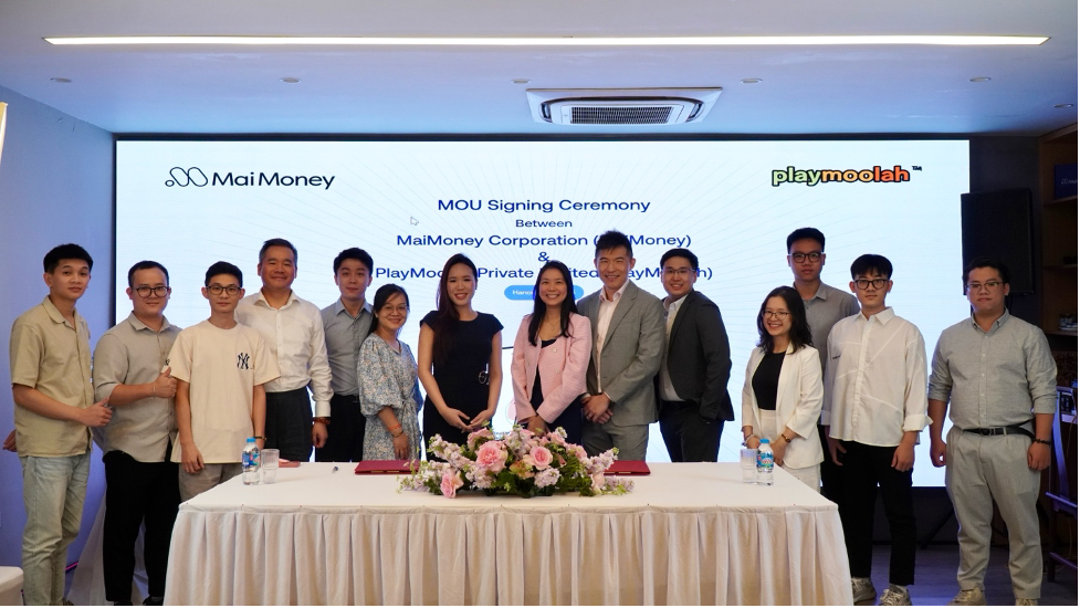 Representatives from MaiMoney and PlayMoolah at the MOU signing ceremony, marking the start of a strategic partnership to embed behavior-based financial education into Vietnam&rsquo;s digital investment journey.