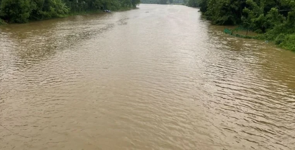 S&ocirc;ng Y&ecirc;n đoạn qua x&atilde; Quảng Ch&iacute;nh.