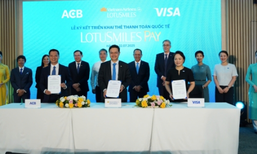 Vietnam Airlines hợp tác cùng ACB và Visa ra mắt thẻ hội viên tích hợp thanh toán Lotusmiles Pay