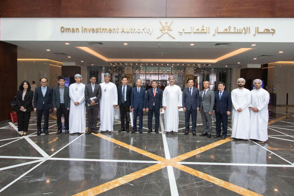 Đo&agrave;n c&ocirc;ng t&aacute;c SCIC chụp ảnh lưu niệm c&ugrave;ng Đo&agrave;n OIA.