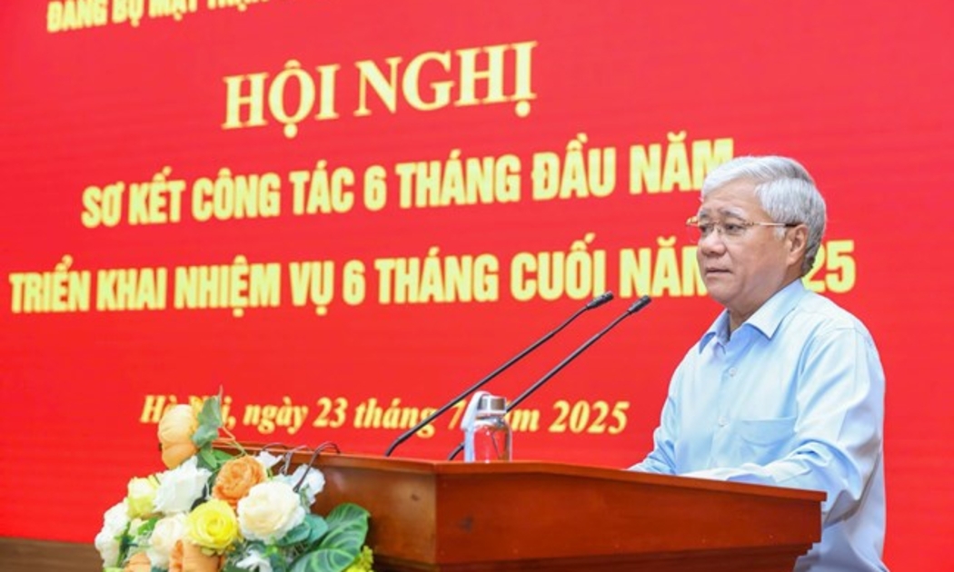 Ông Đỗ Văn Chiến, Ủy viên Bộ Chính trị, Bí thư Trung ương Đảng, Bí thư Đảng ủy Mặt trận Tổ quốc, các đoàn thể Trung ương, Chủ tịch Ủy ban Trung ương Mặt trận Tổ quốc Việt Nam phát biểu tại Hội nghị. Ảnh: mattran.org.vn.