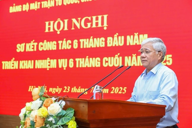 Ông Đỗ Văn Chiến, Ủy viên Bộ Chính trị, Bí thư Trung ương Đảng, Bí thư Đảng ủy Mặt trận Tổ quốc, các đoàn thể Trung ương, Chủ tịch Ủy ban Trung ương Mặt trận Tổ quốc Việt Nam phát biểu tại Hội nghị. Ảnh: mattran.org.vn.