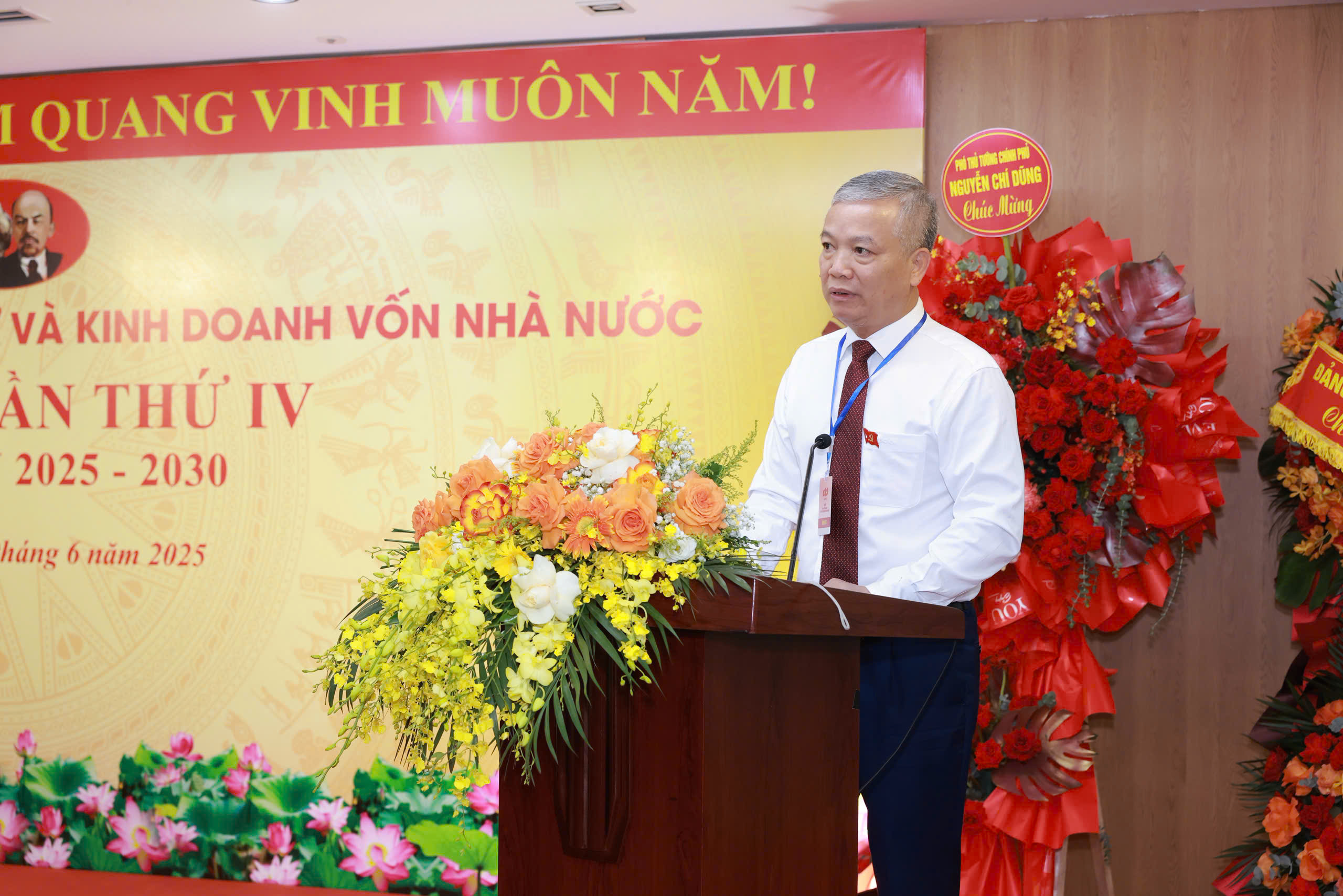 &Ocirc;ng Nguyễn Quốc Huy, Ph&oacute; B&iacute; thư Đảng uỷ, Th&agrave;nh vi&ecirc;n Hội đồng th&agrave;nh vi&ecirc;n, Tổng gi&aacute;m đốc SCIC, tr&igrave;nh b&agrave;y b&aacute;o c&aacute;o tại Đại hội.