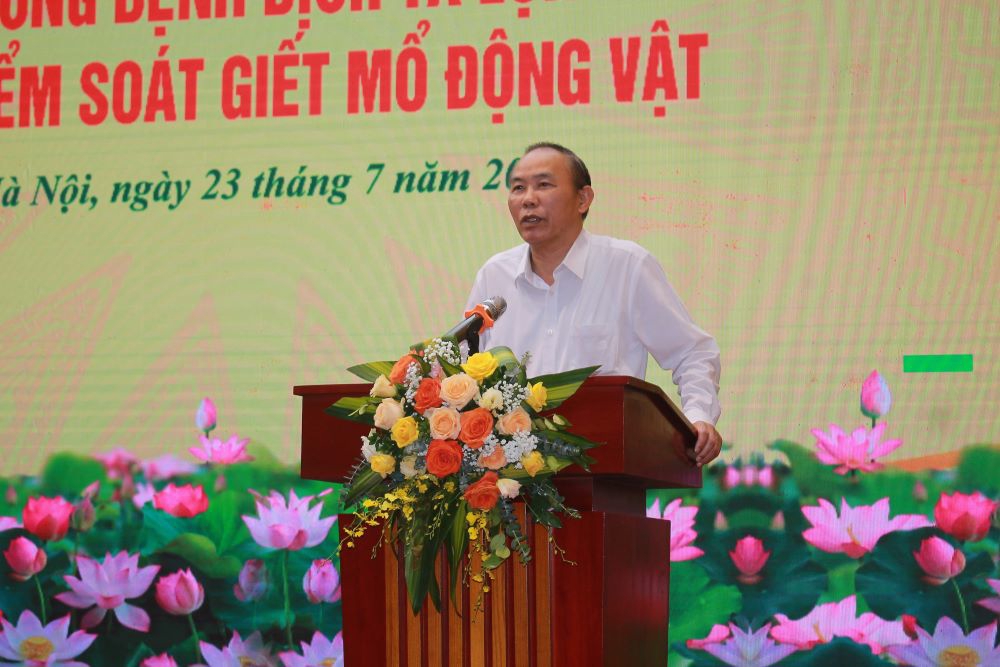 Ông Phùng Đức Tiến: "Hiện nay dịch tả lợn châu Phi vẫn còn diễn biến phức tạp". Ảnh: Chu Khôi.