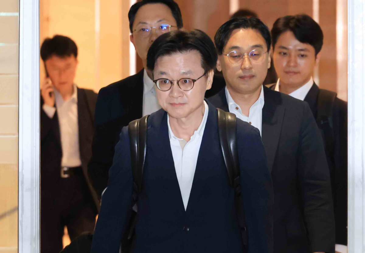 Bộ trưởng Thương mại, Công nghiệp và Năng lượng Hàn Kim Jung-kwan rời Sân bay Quốc tế Incheon vào ngày 23/7 để bay tới Washington đàm phán thương mại - Ảnh: Yonhap