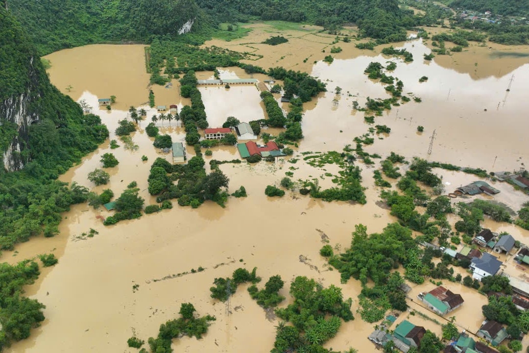 X&atilde; Con Cu&ocirc;ng c&oacute; 340 căn nh&agrave; bị ngập nước