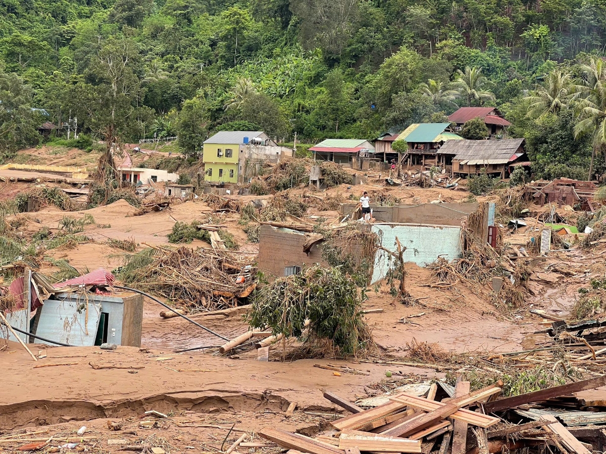 Đợt mưa lũ lịch sử vừa qua đã khiến hơn 400 hộ dân ở Nghệ An mất hoàn toàn nhà cửa