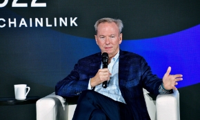 Cựu Giám đốc điều hành Google, ông Eric Schmidt, cho rằng cần lên kế hoạch trước để đảm bảo có đủ năng lượng đáp ứng những cơ hội và thách thức mà AI mang lại