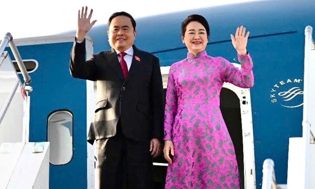Chủ tịch Quốc hội Trần Thanh Mẫn và Phu nhân cùng đoàn đại biểu cấp cao Việt Nam đến Thủ đô Rabat - Ảnh: TTXVN