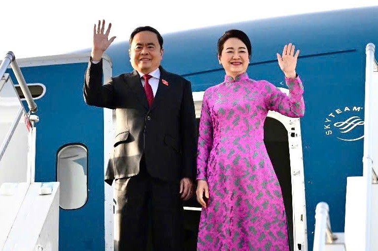 Chủ tịch Quốc hội Trần Thanh Mẫn và Phu nhân cùng đoàn đại biểu cấp cao Việt Nam đến Thủ đô Rabat - Ảnh: TTXVN