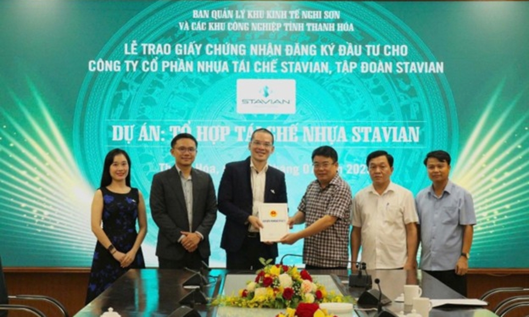 Công ty Cổ phần Nhựa tái chế Stavian chính thức nhậnGiấy chứng nhận đăng ký đầu tư cho Dự án Tổ hợp Tái chế Nhựa Stavian.