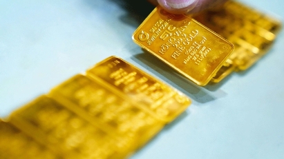 Domestic gold prices drop after hitting three-month high