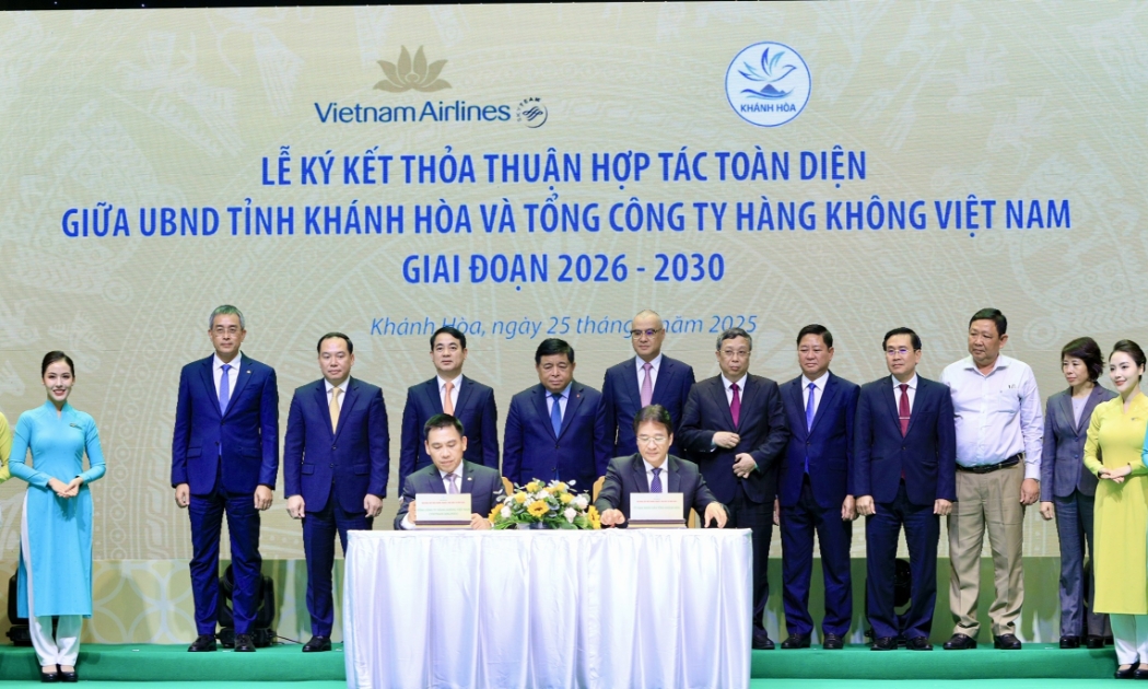 Phó Thủ tướng Nguyễn Chí Dũng chứng kiến Vietnam Airlines và UBND tỉnh Khánh Hòa ký kết thỏa thuận hợp tác toàn diện giai đoạn 2026 - 2030.
