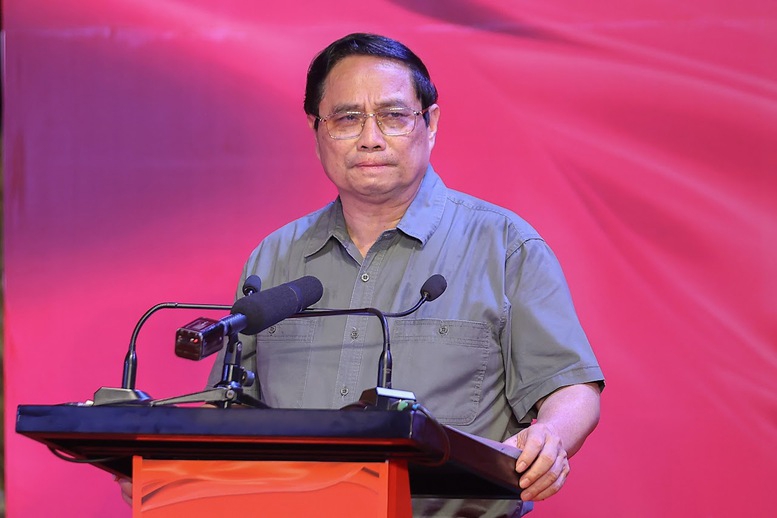 "Có thể nói, đất nước ta vinh dự, tự hào đã sinh ra các Anh hùng liệt sĩ và các Anh hùng liệt sĩ đã làm rạng rỡ cho non sông, đất nước ta", Thủ tướng xúc động phát biểu - Ảnh: Nhật Bắc