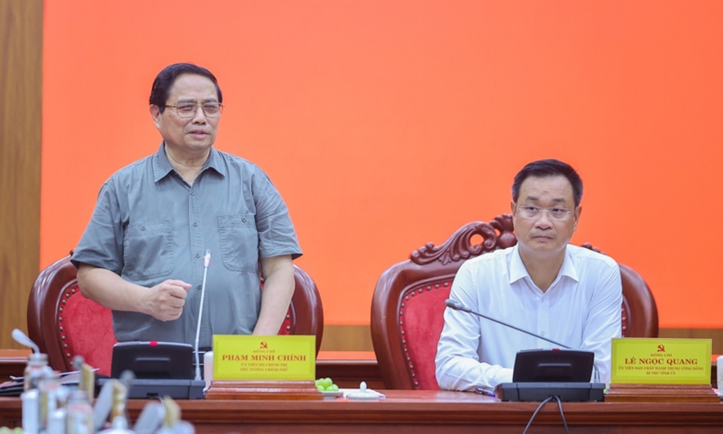 Thủ tướng ghi nhận, biểu dương và chúc mừng những kết quả mà tỉnh Quảng Trị đã đạt được trong thời gian qua, góp phần vào kết quả, thành tựu chung của cả nước. Ảnh: Nhật Bắc