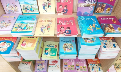 Cử tri kiến nghị cần một bộ sách giáo khoa dùng chung cả nước
