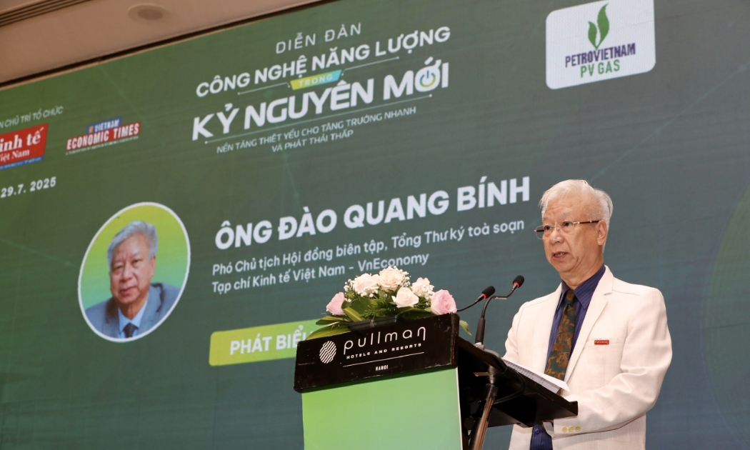 Ông Đào Quang Bính, Phó Chủ tịch Hội đồng biên tập, Tổng Thư ký Tạp chí Kinh tế Việt Nam/VnEconomy/Vietnam Economic Times, phát biểu khai mạc Diễn đàn “Công nghệ Năng lượng trong kỷ nguyên mới”. Ảnh: Việt Dũng.