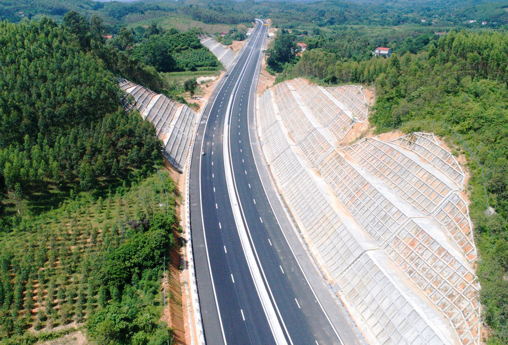 Tuyến cao tốc Hữu Nghị - Chi Lăng  tại tỉnh Lạng Sơn dài gần 60 km và có tổng mức đầu tư hơn 11.000 tỷ đồng. Ảnh minh họa.