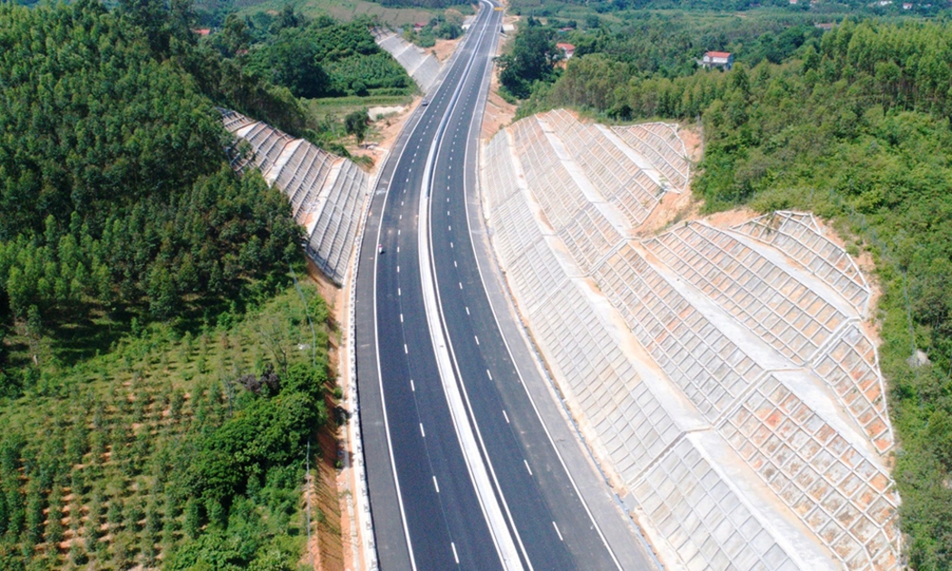 Tuyến cao tốc Hữu Nghị - Chi Lăng  tại tỉnh Lạng Sơn dài gần 60 km và có tổng mức đầu tư hơn 11.000 tỷ đồng. Ảnh minh họa.