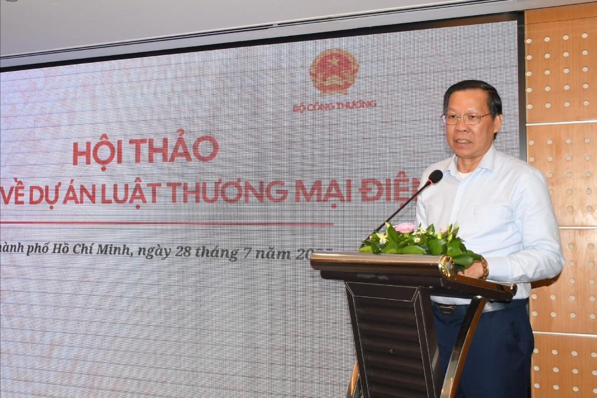 Chủ nhiệm Ủy ban Kinh tế và Tài chính của Quốc hội Phan Văn Mãi phát biểu tại Hội thảo.