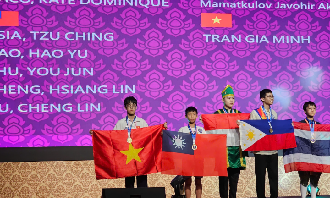Các học sinh đạt giải Kim Cương.