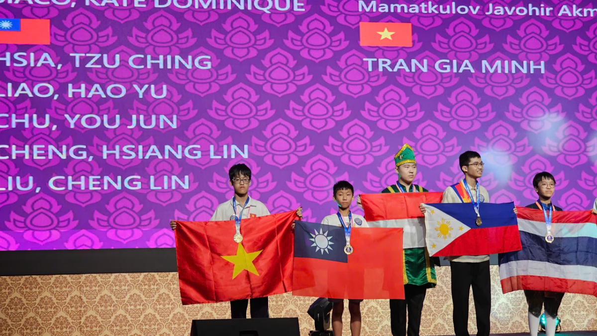 Các học sinh đạt giải Kim Cương. 