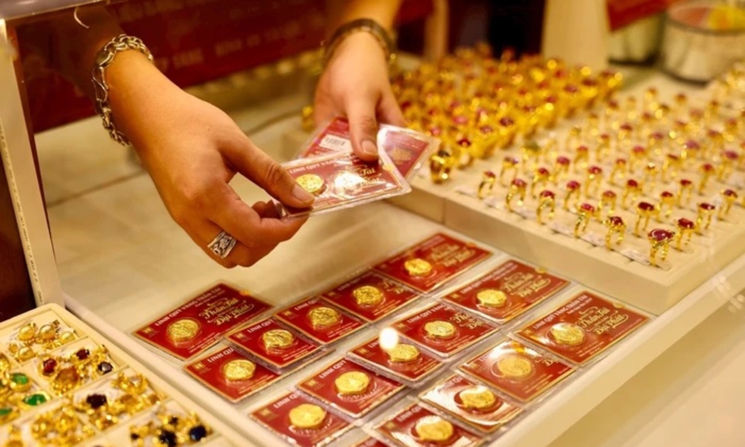 Giá mua, bán vàng miếng SJC tại các doanh nghiệp giảm nhẹ trong phiên sáng 29/7.
