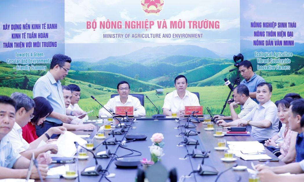 Hội nghị trực tuyến tại điểm cầu Hà Nội.