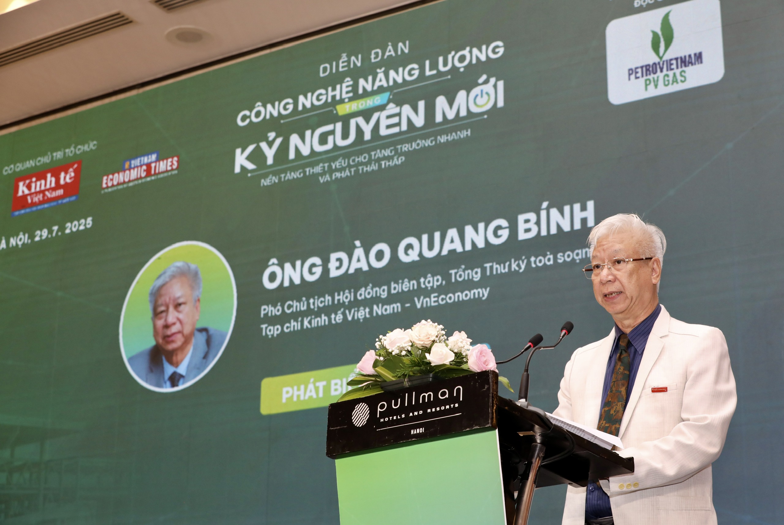 Ông Đào Quang Bính, Phó Chủ tịch Hội đồng biên tập, Tổng Thư ký tòa soạn Tạp chí Kinh tế Việt Nam/VnEconomy/Vietnam Economic Times, cho biết nhu cầu năng lượng cho sản xuất, kinh doanh và đời sống người dân ngày càng tăng cao trong bối cảnh Việt Nam tăng trưởng kinh tế mạnh mẽ là một dấu hiệu tích cực, thể hiện sự năng động trong giai đoạn phát triển mới của đất nước.