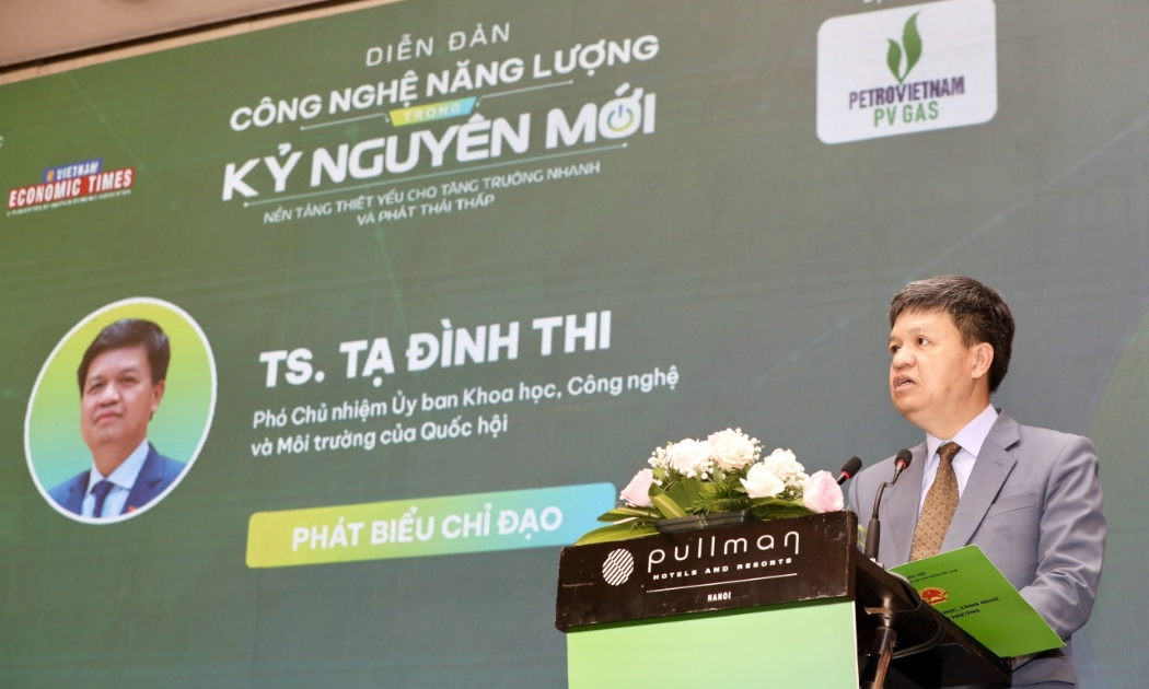 TS Tạ Đình Thi, Phó Chủ nhiệm Ủy ban Khoa học, Công nghệ và Môi trường của Quốc hội phát biểu tại Diễn đàn.