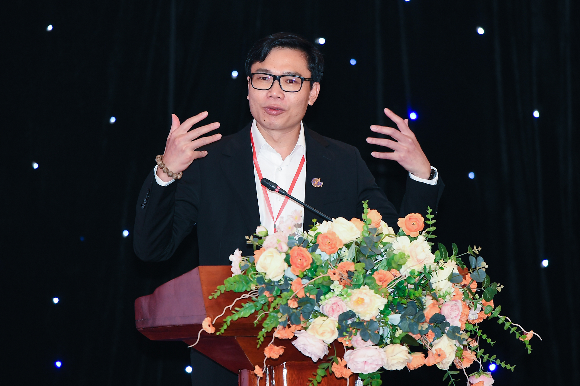 GS.TS Nguyễn Đức Khương, Chủ tịch AVSE Global, chia sẻ rằng Diễn đàn R&D Việt Nam 2025 hướng tới việc tạo ra một không gian đặc biệt để thúc đẩy đổi mới sáng tạo và đưa đổi mới sáng tạo vào cuộc sống. Ảnh: Thạch Thảo.