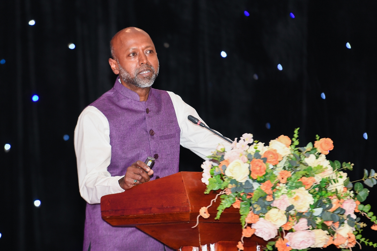 Ông Navi Radjou, Nhà tư tưởng và cố vấn đổi mới sáng tạo và lãnh đạo tại Thung lũng Silicon, chia sẻ tại Diễn đàn.