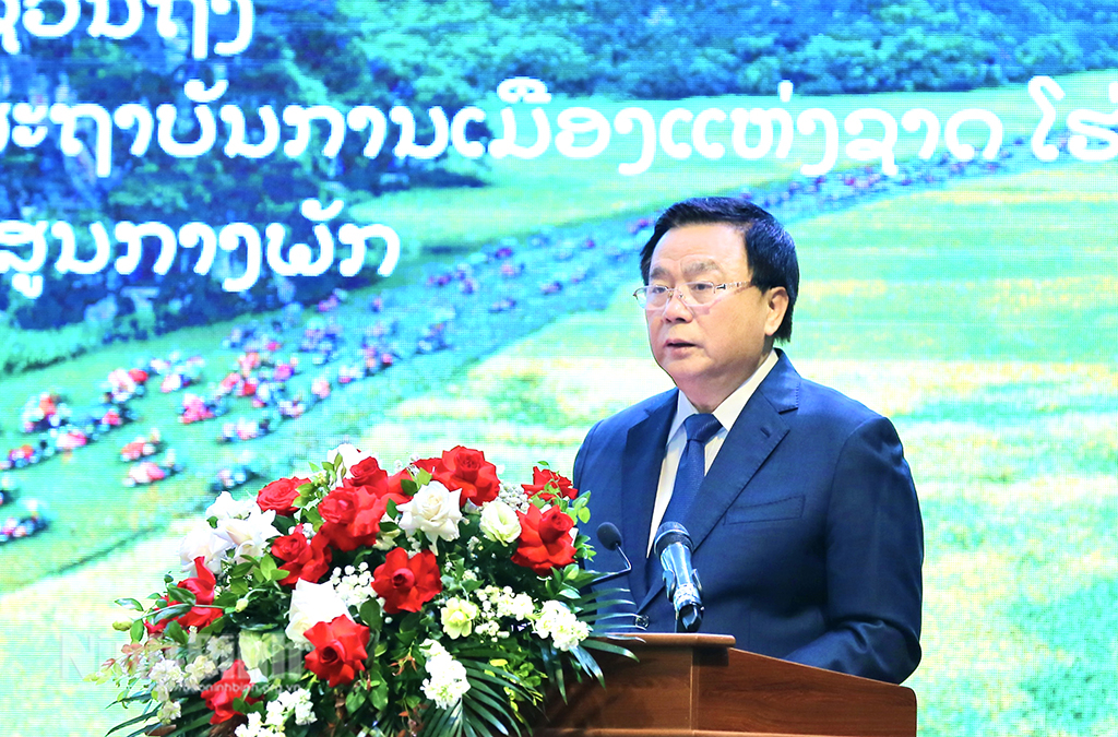 GS. TS. Nguyễn Xuân Thắng, Ủy viên Bộ Chính trị, Giám đốc Học viện Chính trị Quốc gia Hồ Chí Minh, Chủ tịch Hội đồng Lý luận Trung ương phát biểu khai mạc Hội thảo.