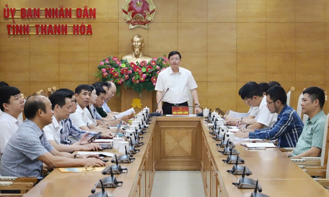 Phó Chủ tịch UBND tỉnh Mai Xuân Liêm phát biểu tại hội nghị