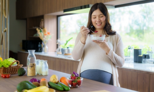 Phụ nữ độc thân làm IVF sinh con: Cần điều kiện và lưu ý gì?